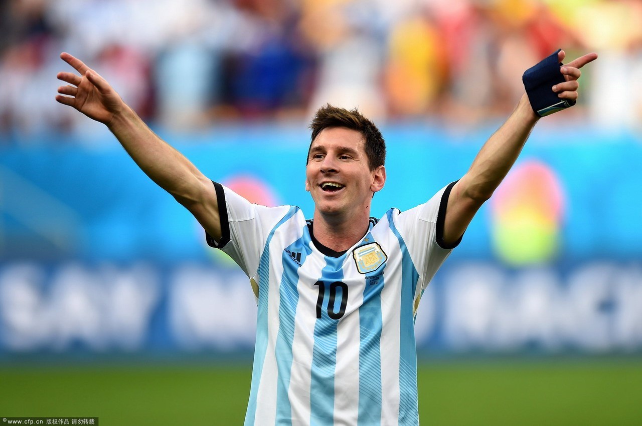 任重为孙骁骁庆生, 俩人同吃一碗面住独栋大别墅, 院子好大